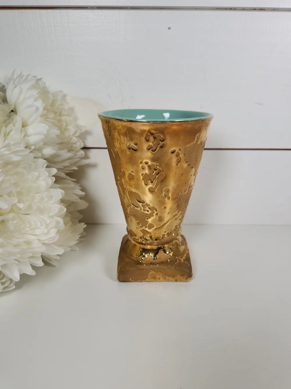 Vintage Weeping Gold Gilmer Pottery Vase 6.75